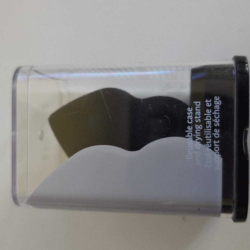 Sephora Charcoal Total Coverage Sponge Infused Reusable Case And Drying Stand - Picture 3 of 6